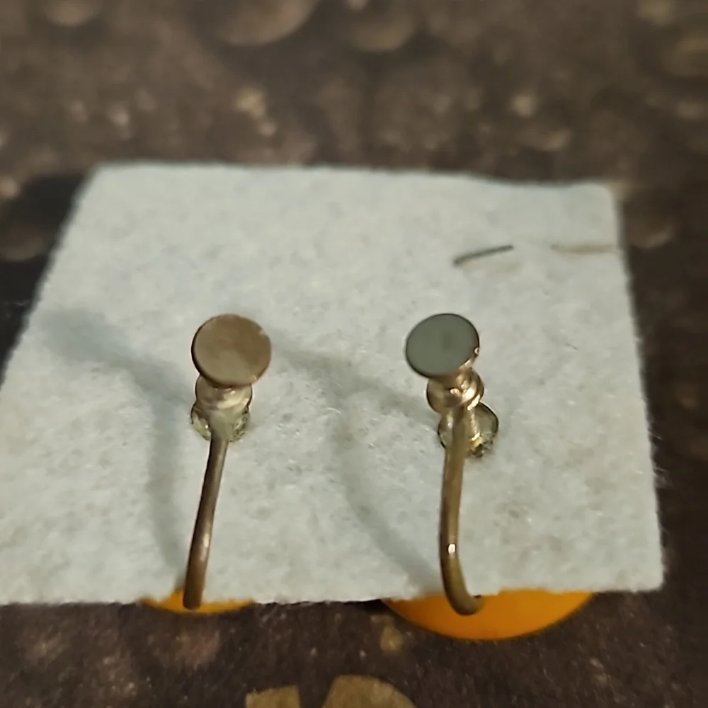 Vintage Butterscotch Bakelite Carved Screwback Earrings.
